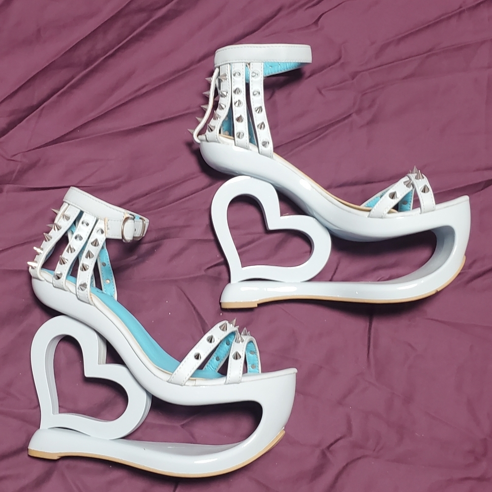 Spiked size 10 sky blue platform wedges